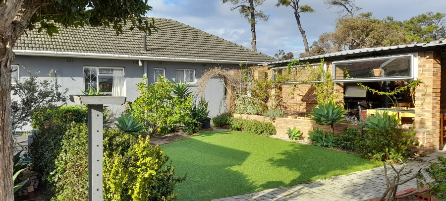 4 Bedroom Property for Sale in Bothasig Western Cape